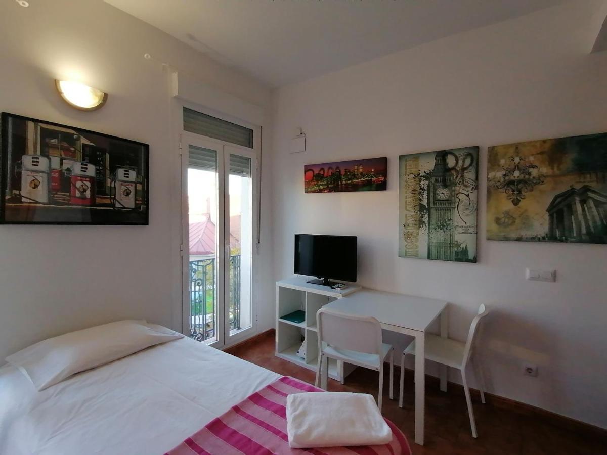 Apartamentos El Puente Madrid Extérieur photo