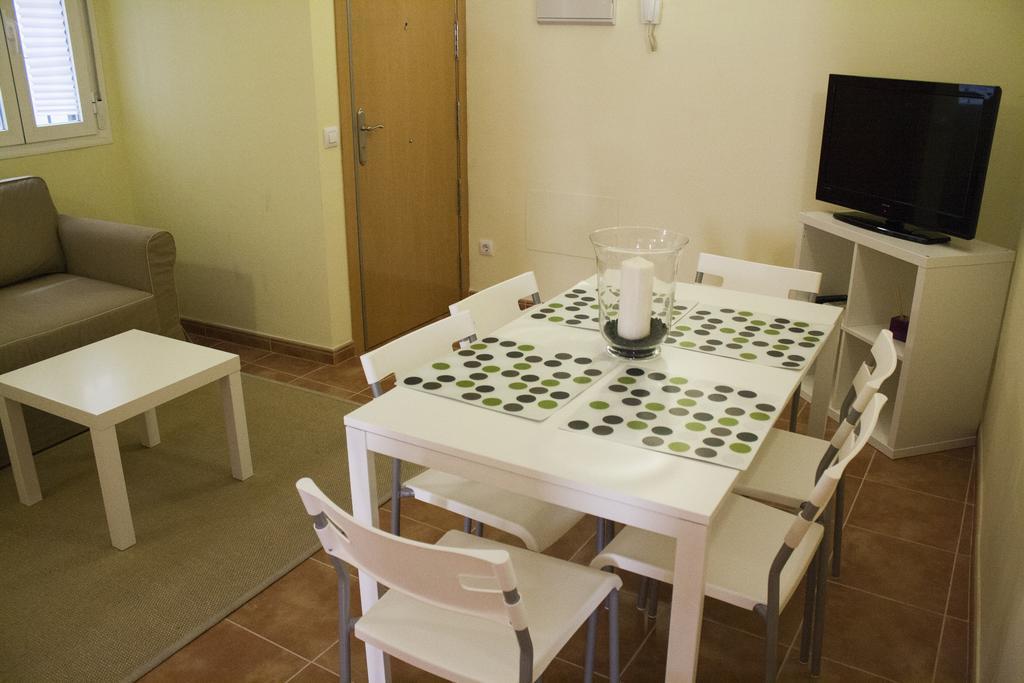 Apartamentos El Puente Madrid Chambre photo