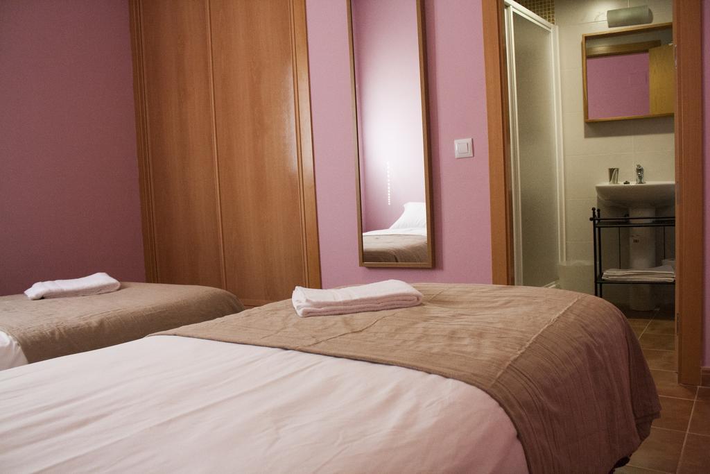 Apartamentos El Puente Madrid Chambre photo